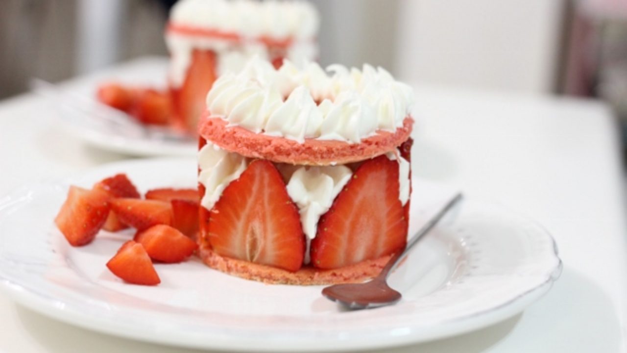 Gateau Aux Fraises Pour La Journee De La Femme Alice Pegie Cuisine